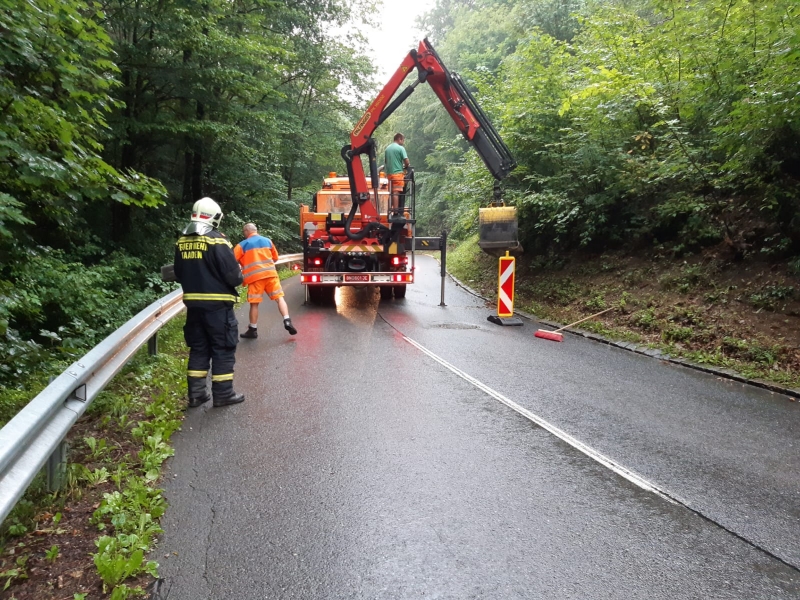 Felsbrocken auf Straße – Freiwillige Feuerwehr Gaaden